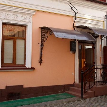Gostynniy Dvir Hostel Ternopil Bagian luar foto