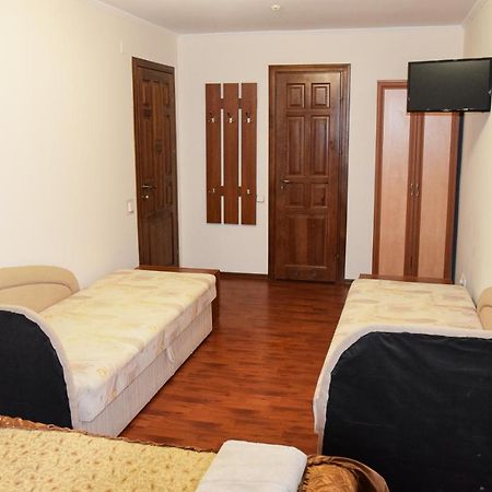 Gostynniy Dvir Hostel Ternopil Bagian luar foto