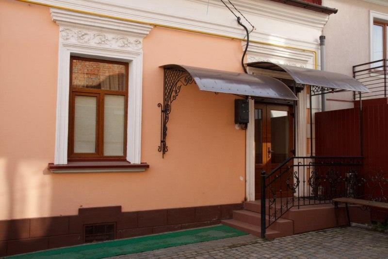 Gostynniy Dvir Hostel Ternopil Bagian luar foto