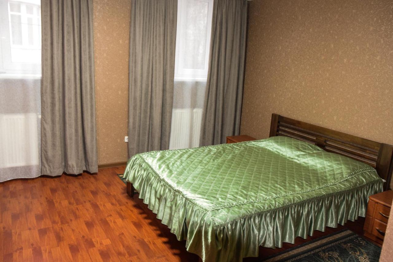 Gostynniy Dvir Hostel Ternopil Bagian luar foto