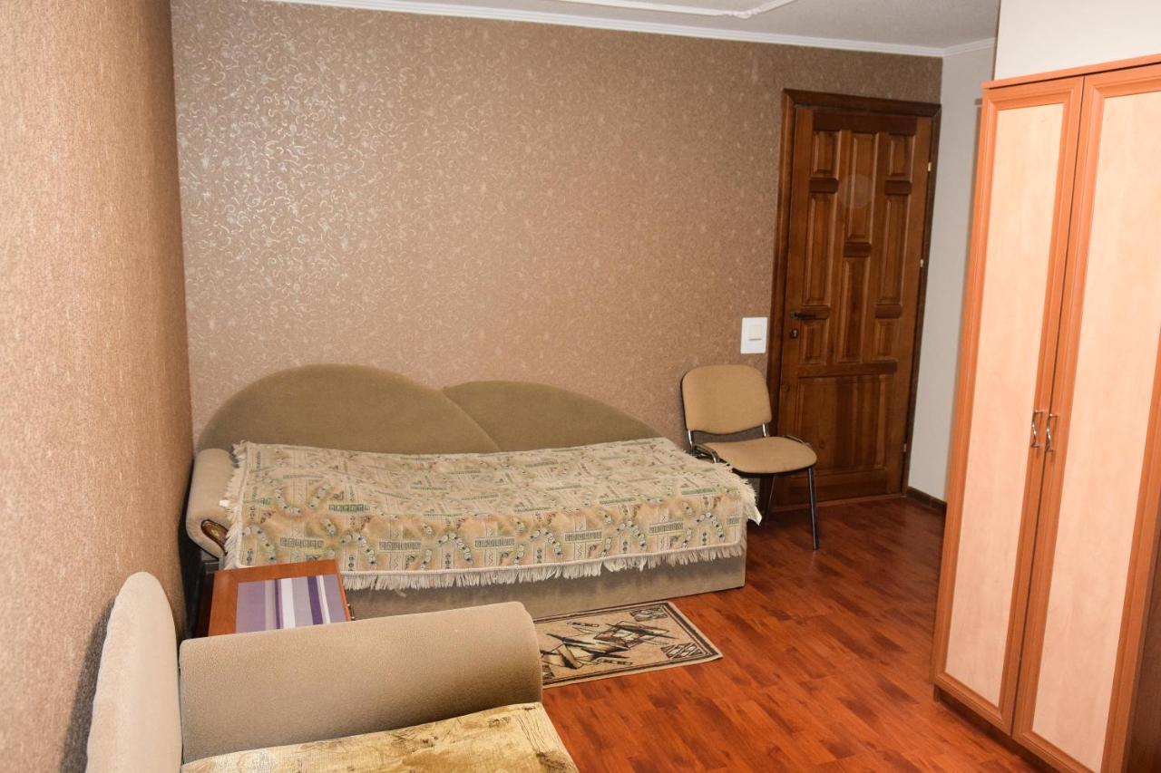 Gostynniy Dvir Hostel Ternopil Bagian luar foto