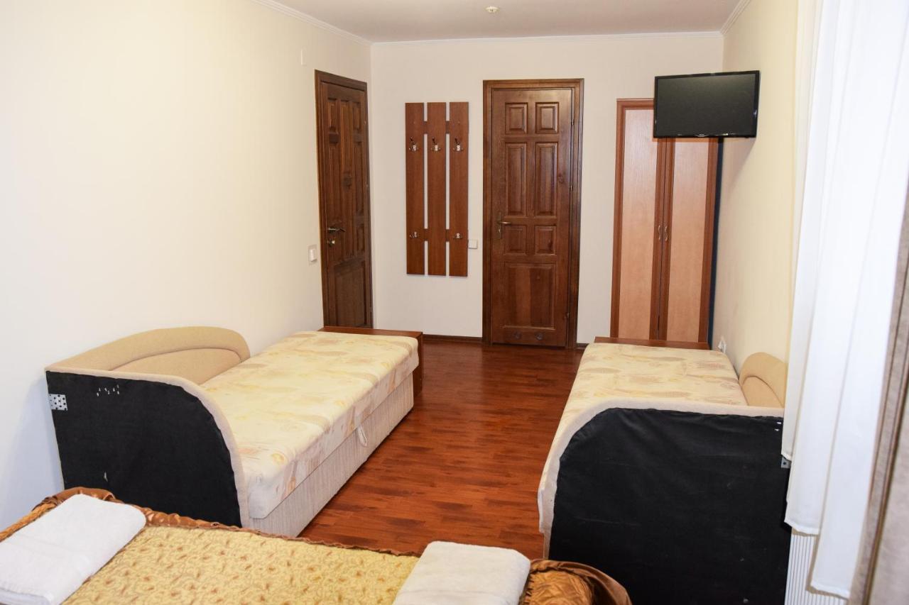 Gostynniy Dvir Hostel Ternopil Bagian luar foto