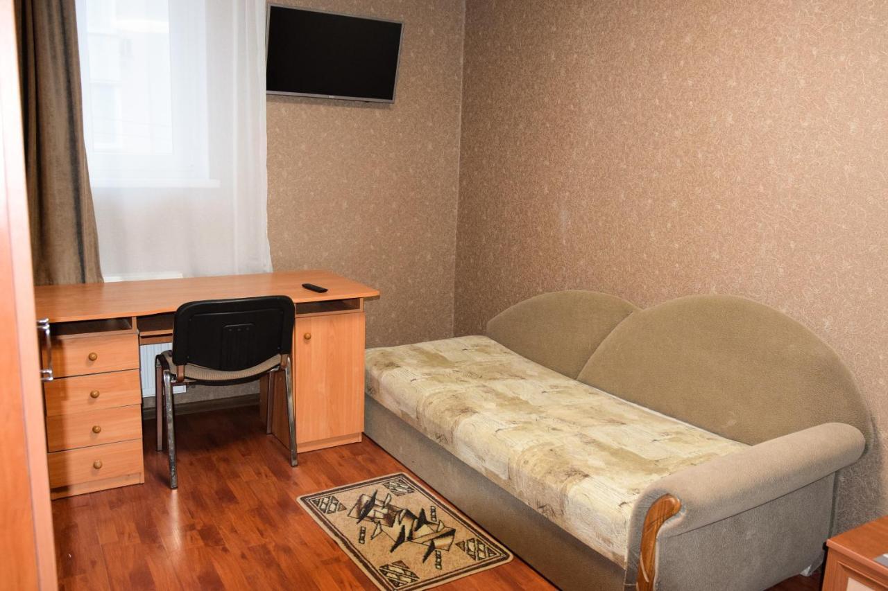 Gostynniy Dvir Hostel Ternopil Bagian luar foto