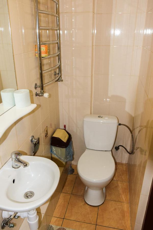 Gostynniy Dvir Hostel Ternopil Bagian luar foto