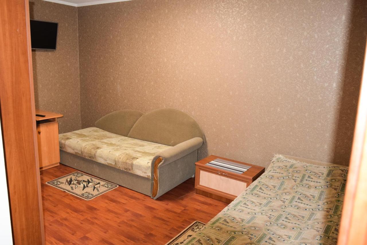 Gostynniy Dvir Hostel Ternopil Bagian luar foto