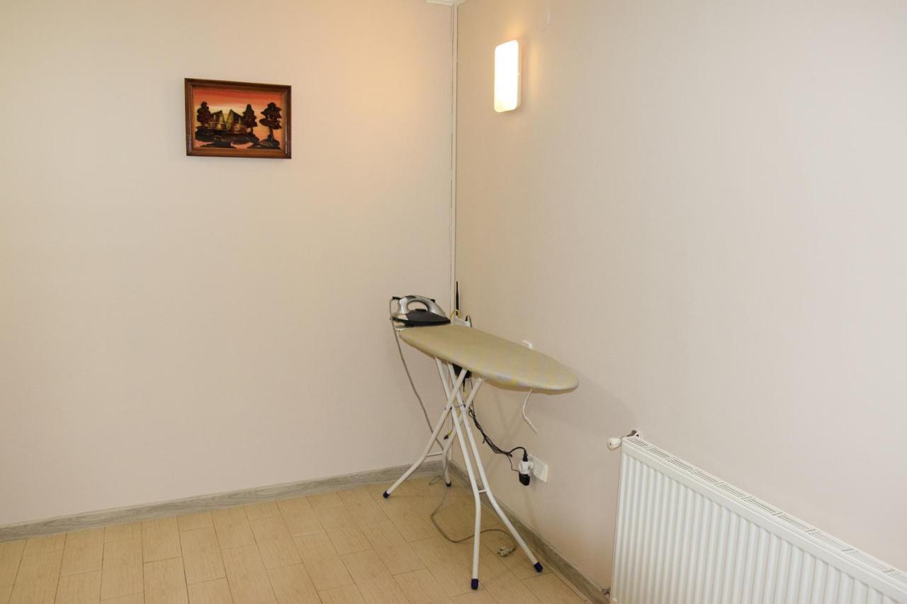 Gostynniy Dvir Hostel Ternopil Bagian luar foto